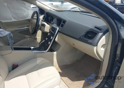 2015 Volvo S60 T5 Premier z USA, uszkodzony, nr VIN YV140MFK4F1355820